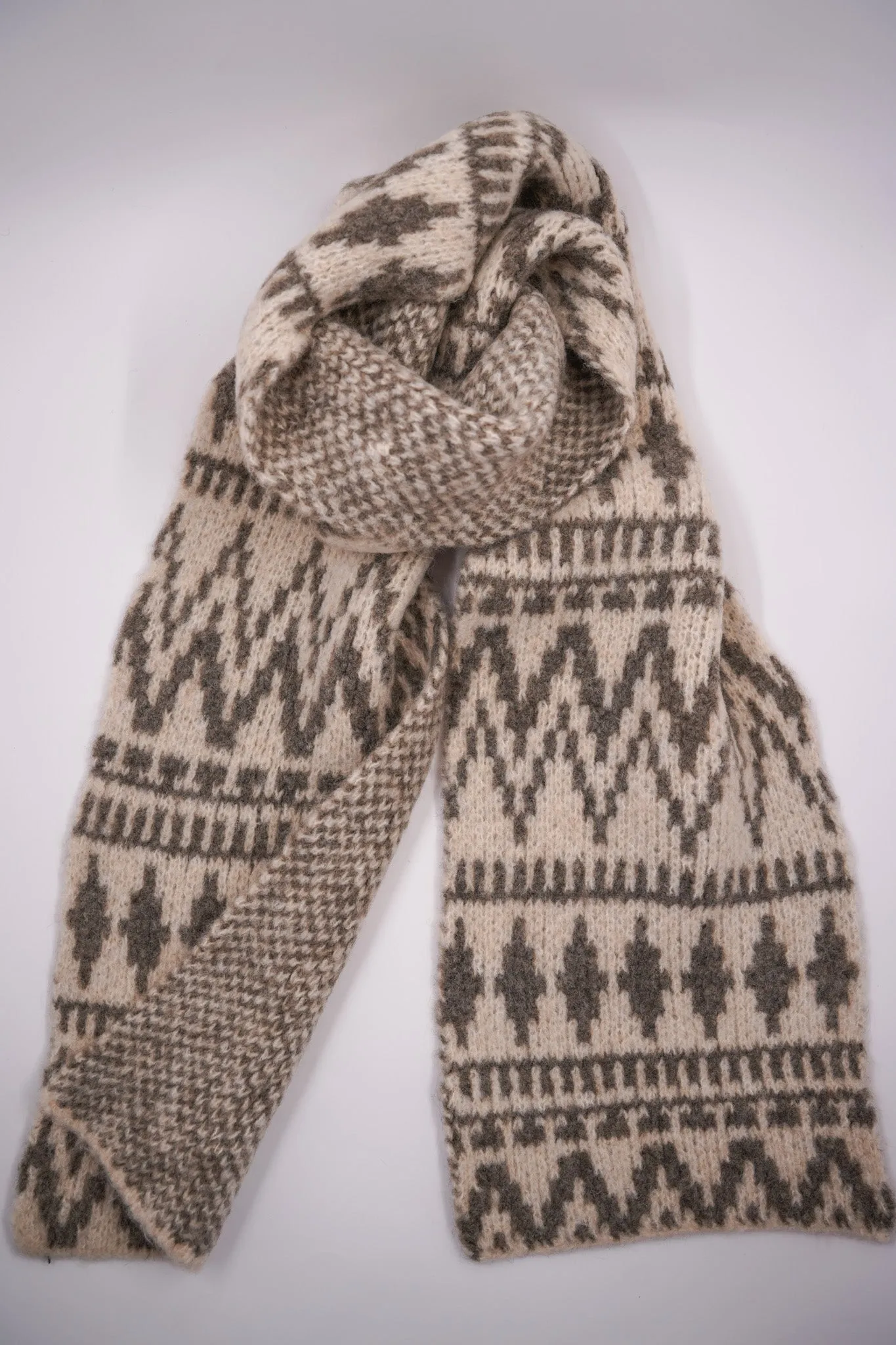Cream Flamestitch Knitted Scarf