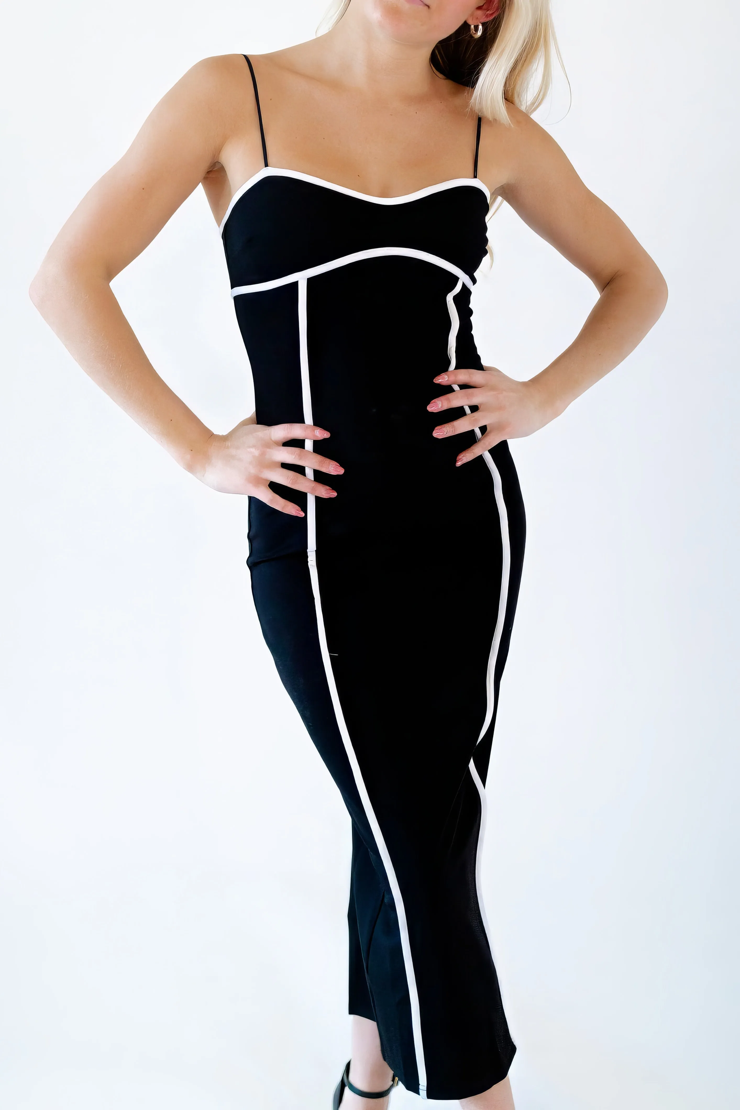 Faye Piped Maxi Dress・Black