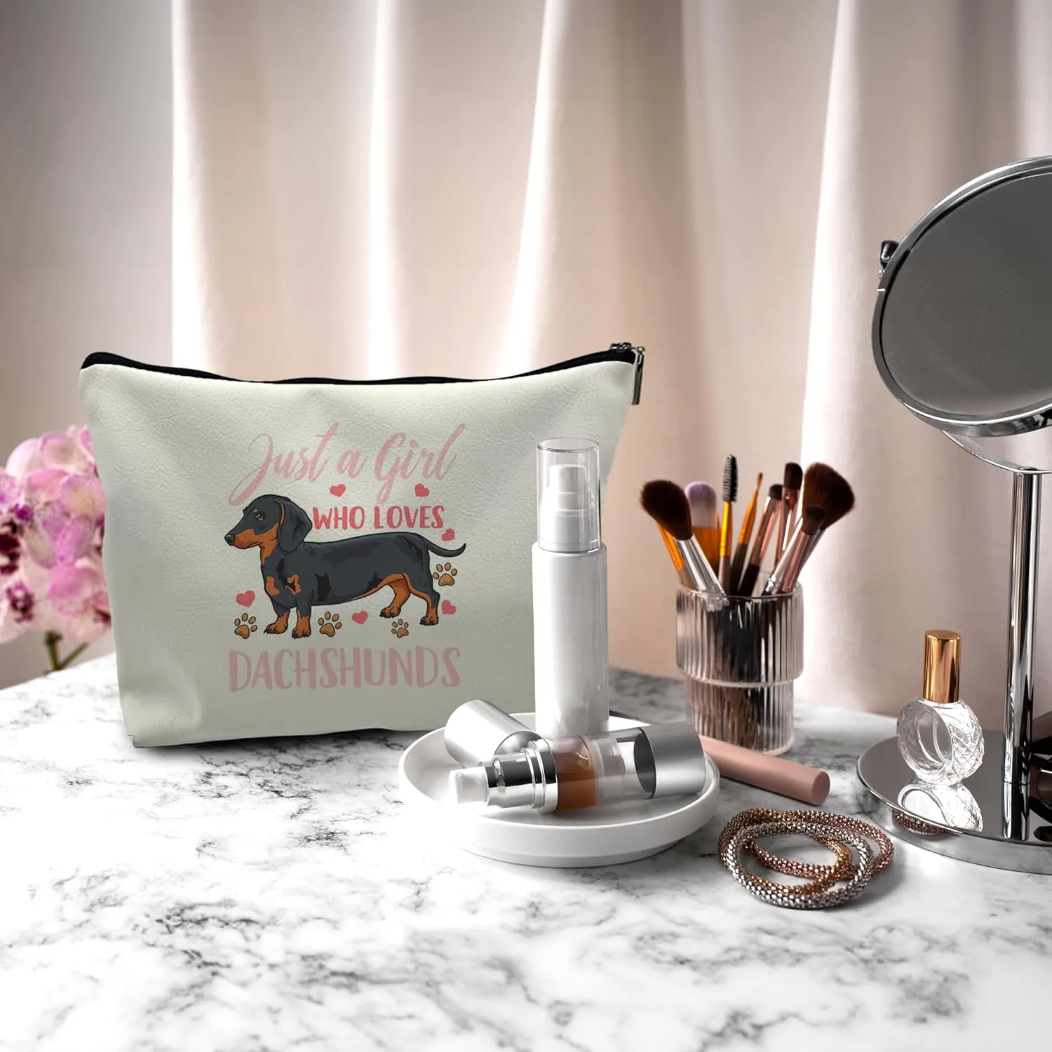Nogrit Dachshund Makeup Bag,Dachshund Cosmetic Bag,Just a Girl Who Loves Dogs,Dachshund Makeup Travel Toiletry Bag,Dachshund Mom Gifts,Dachshund Gifts,PU