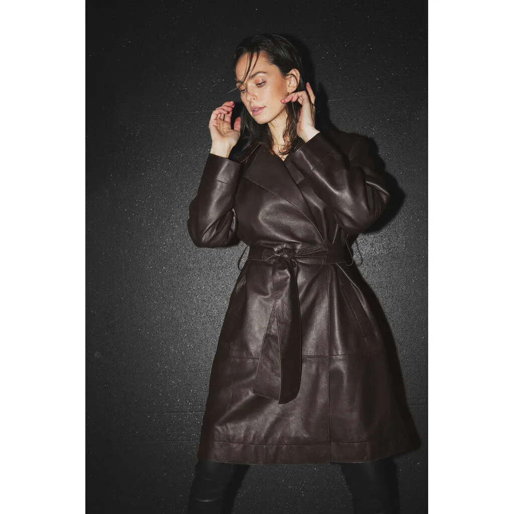 Trendy Naia trenchcoat jakke i blødt skind / 51118 - Chocolate