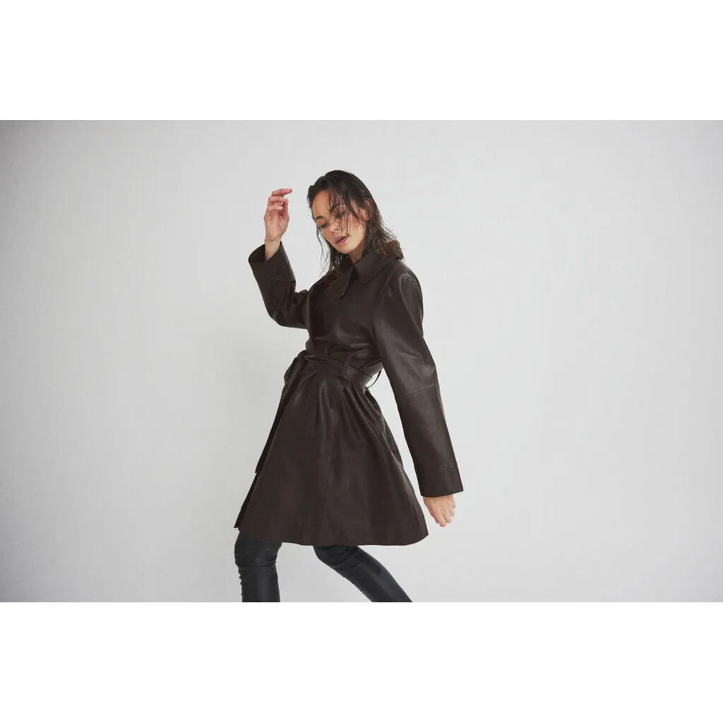 Trendy Naia trenchcoat jakke i blødt skind / 51118 - Chocolate